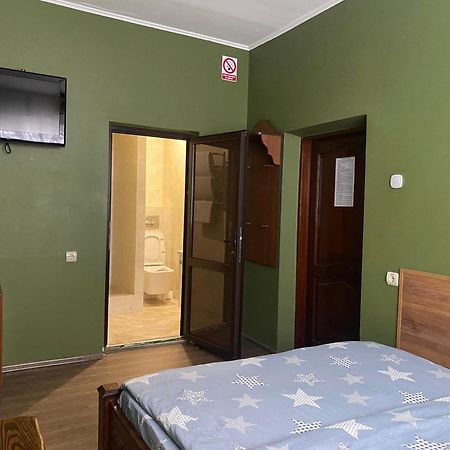 Mini-Hotel Neptun Ровно Экстерьер фото