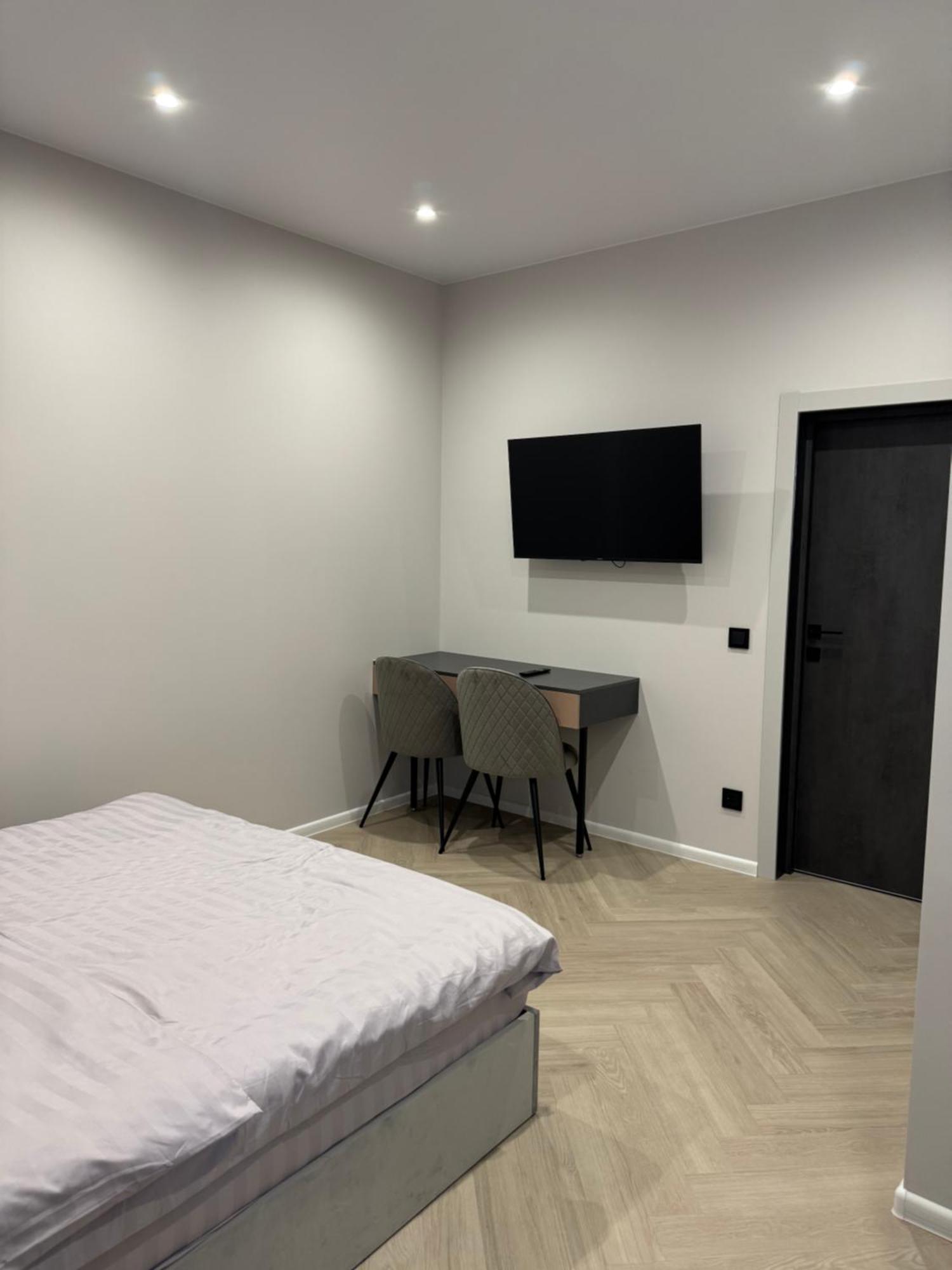 Mini-Hotel Neptun Ровно Экстерьер фото