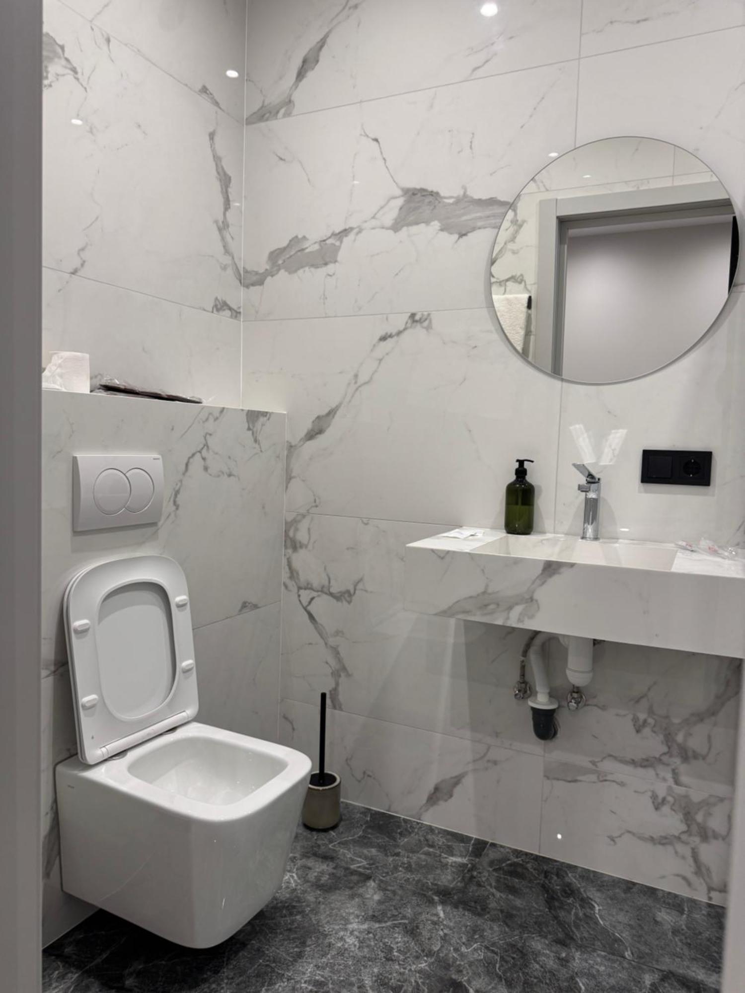 Mini-Hotel Neptun Ровно Экстерьер фото