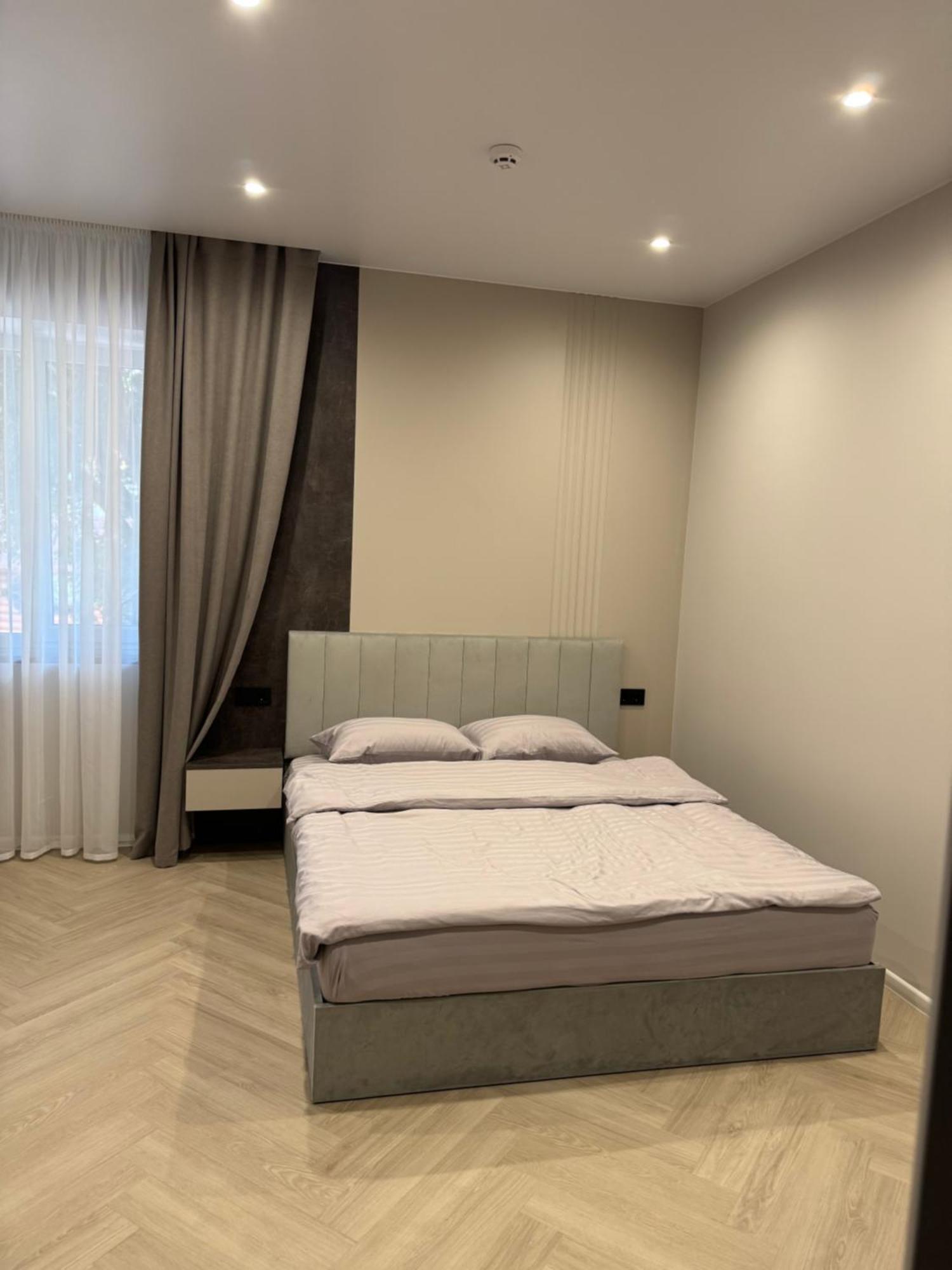Mini-Hotel Neptun Ровно Экстерьер фото