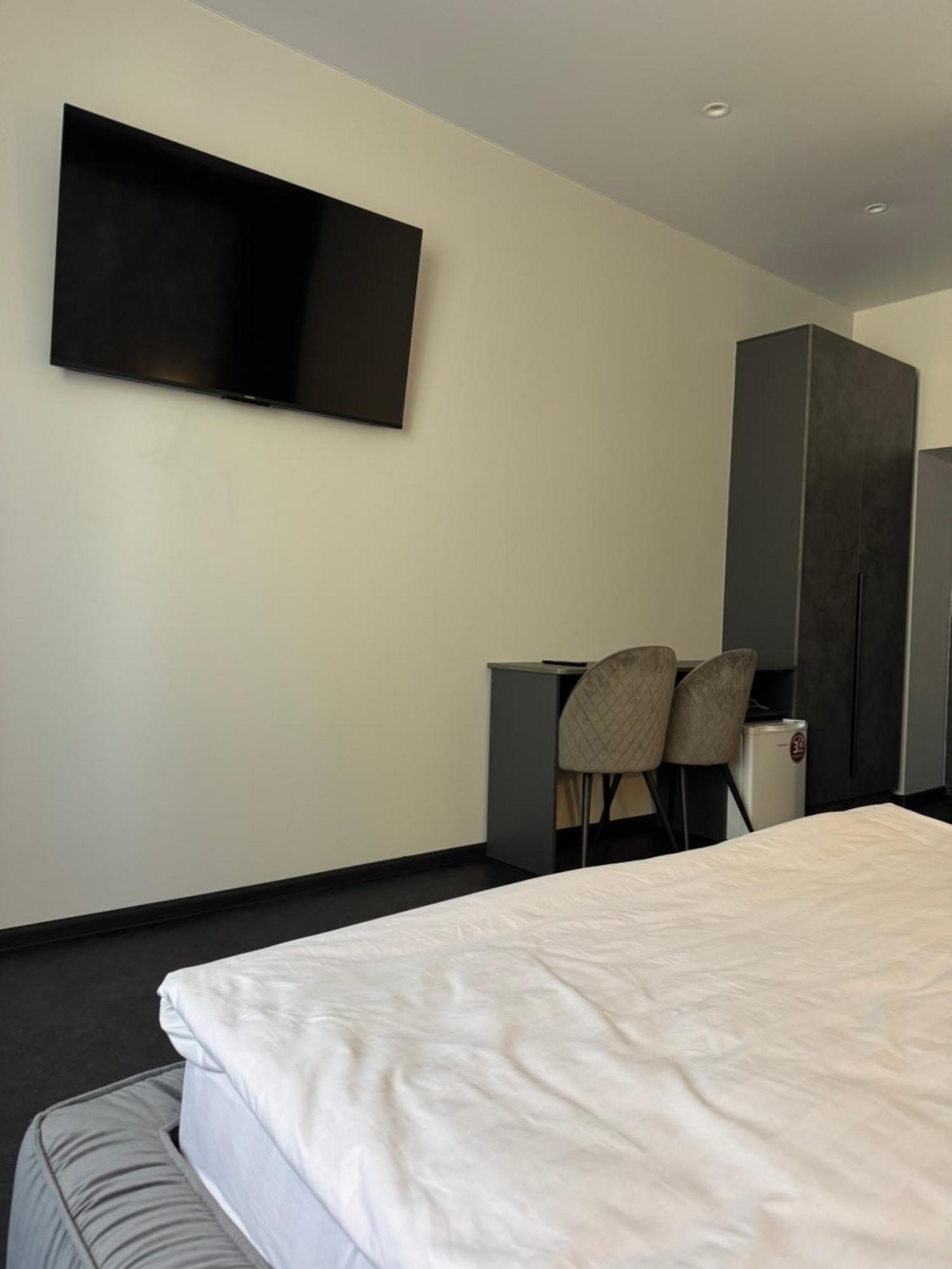 Mini-Hotel Neptun Ровно Экстерьер фото