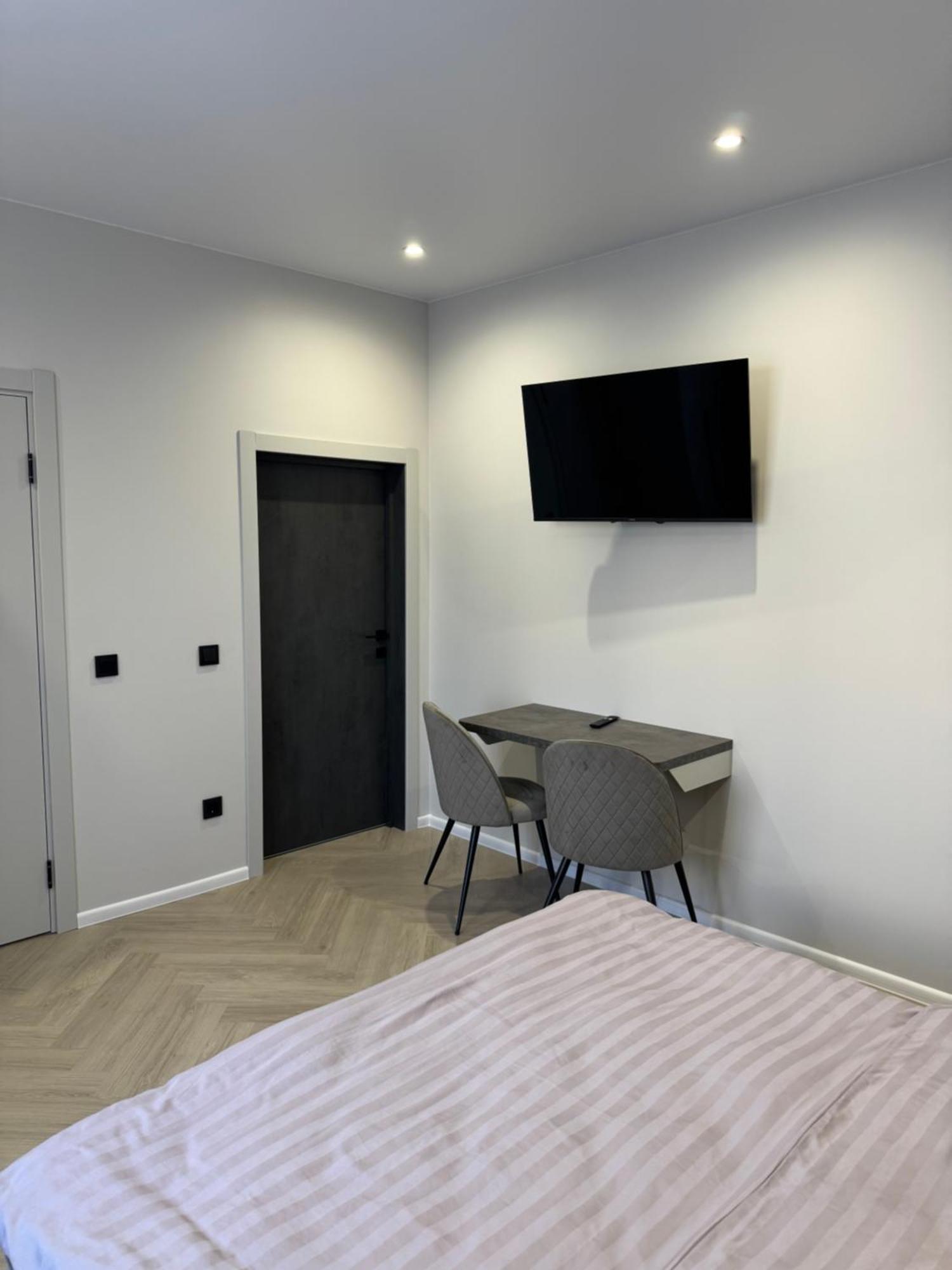 Mini-Hotel Neptun Ровно Экстерьер фото